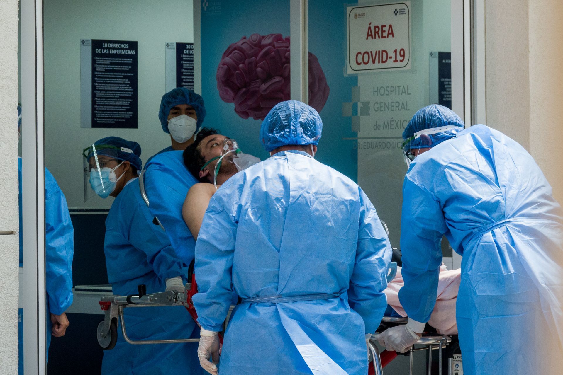 México suma más de 20 mil casos recientes de COVID; el 56% de la población adulta ha sido vacunada