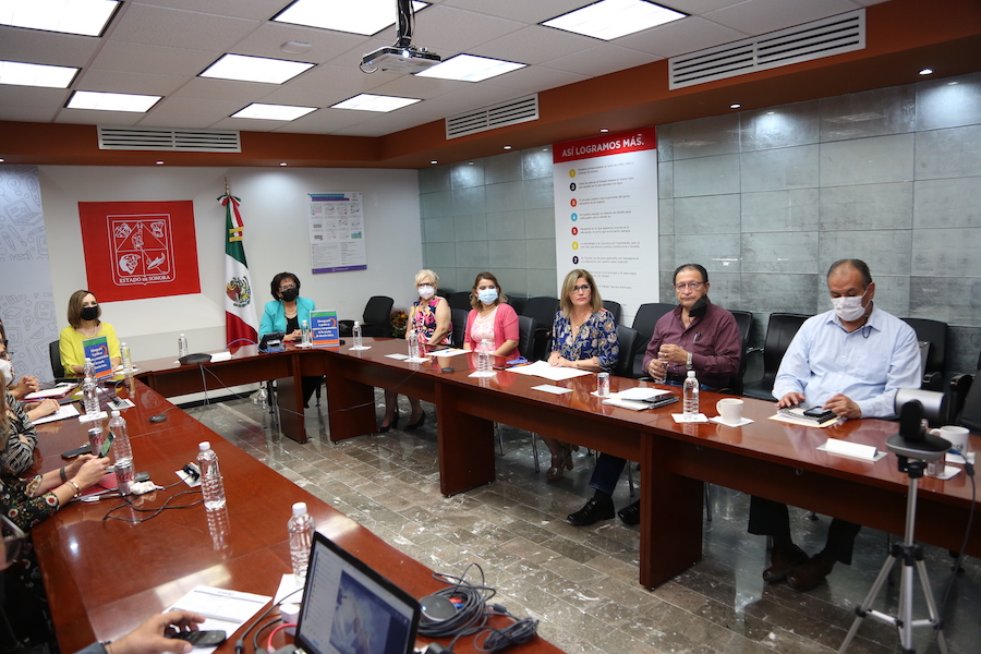 Presenta SEC libro con experiencias de docentes en asesoría y acompañamiento Presenta SEC libro con experiencias de docentes en asesoría y acompañamiento