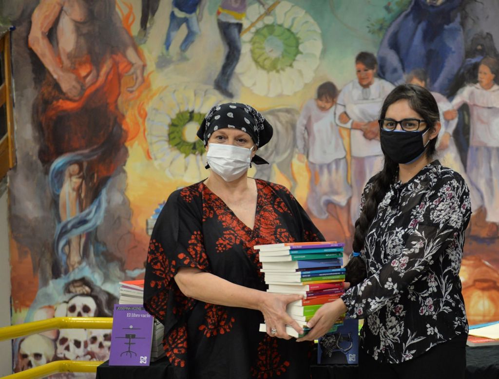 Reciben mediadores de lectura de Sonora colección “21 para el 21” del FCE