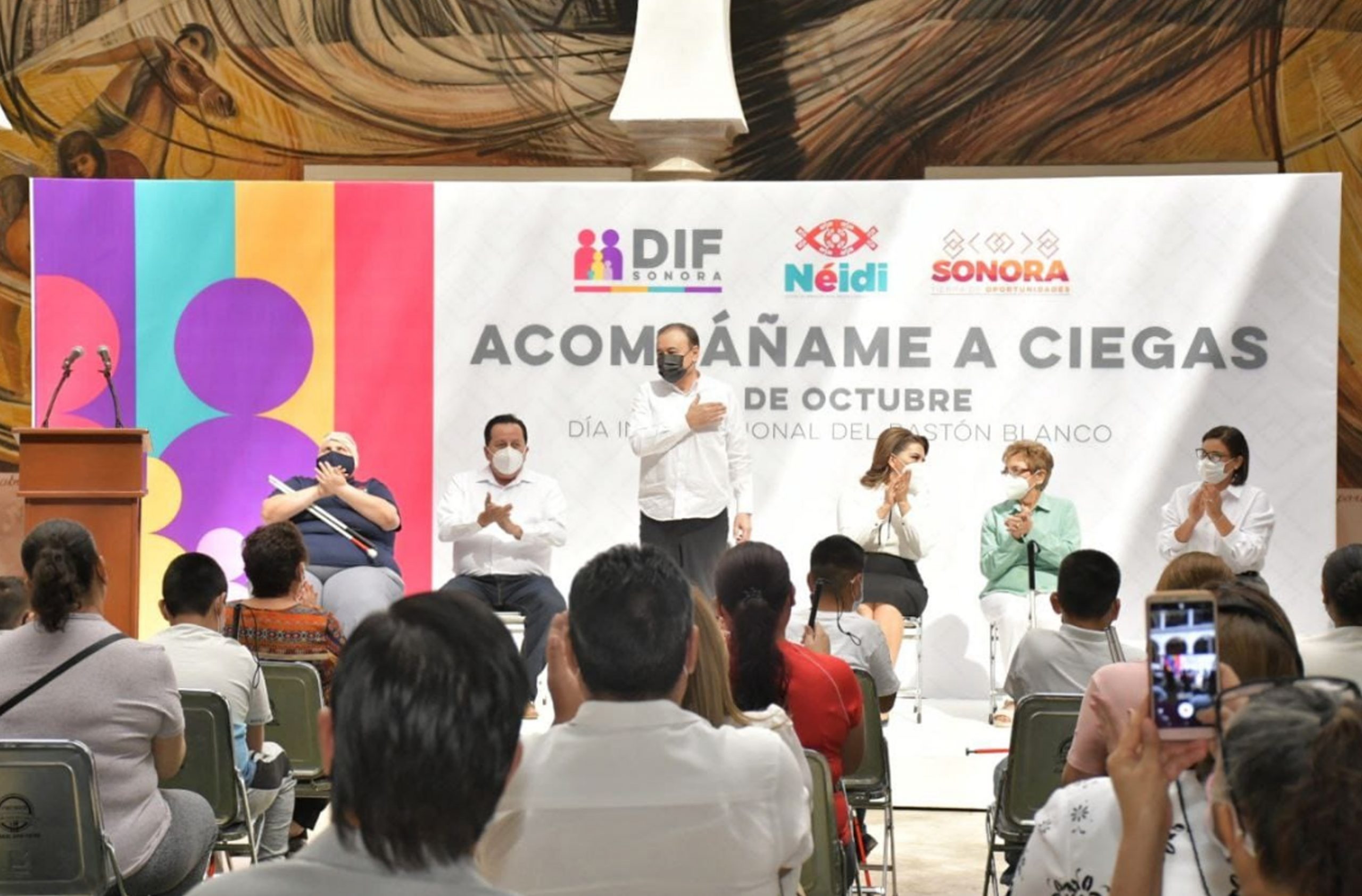 Ofrece gobernador esperanza para personas ciegas y débiles visuales