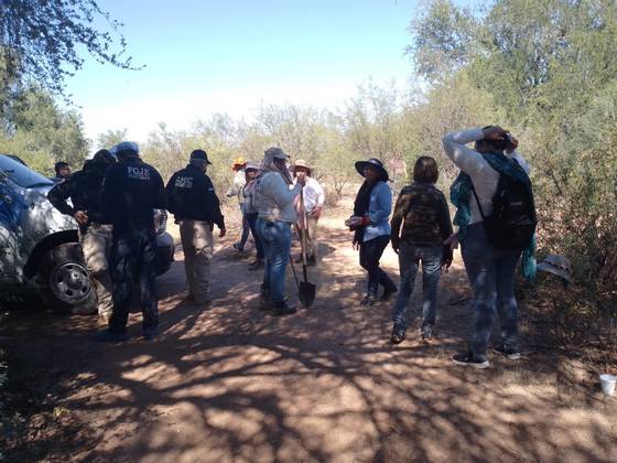 Colectivo de búsqueda encuentran tres fosas en Hermosillo