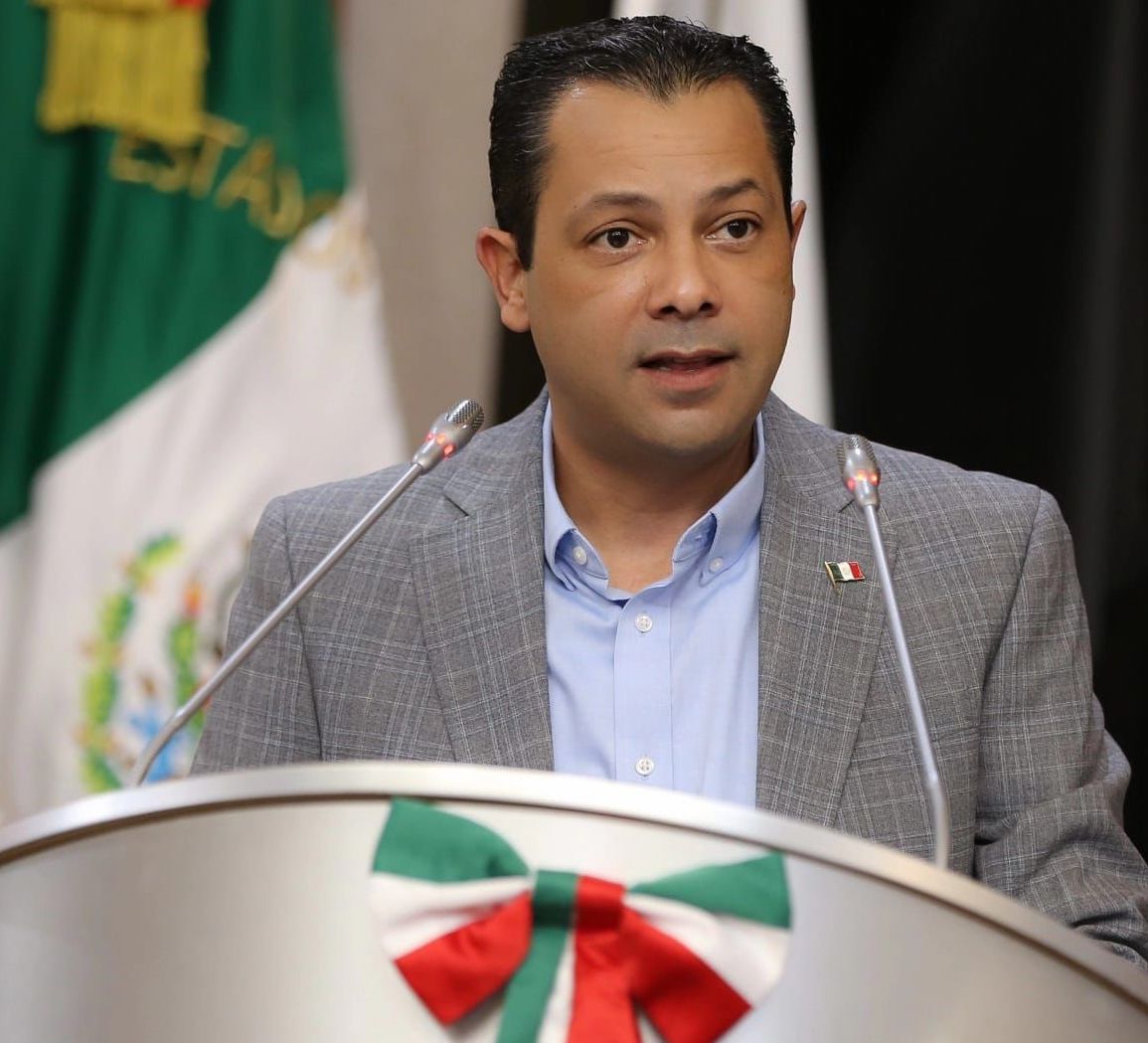 Van diputados del PRI por poner orden a vehículos irregulares