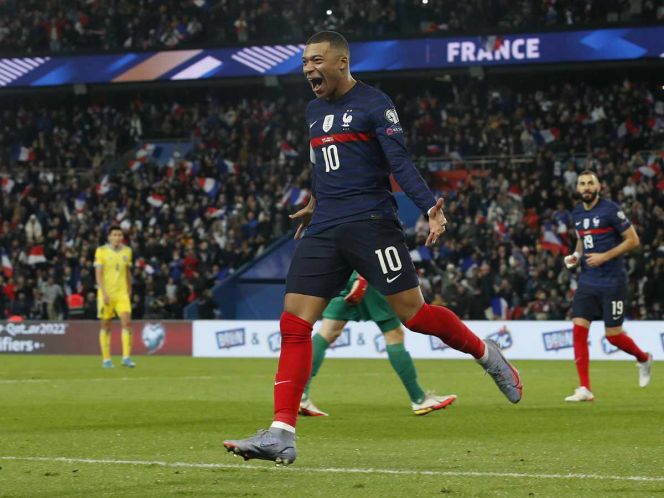Francia se da un festín y gana su boleto al Mundial