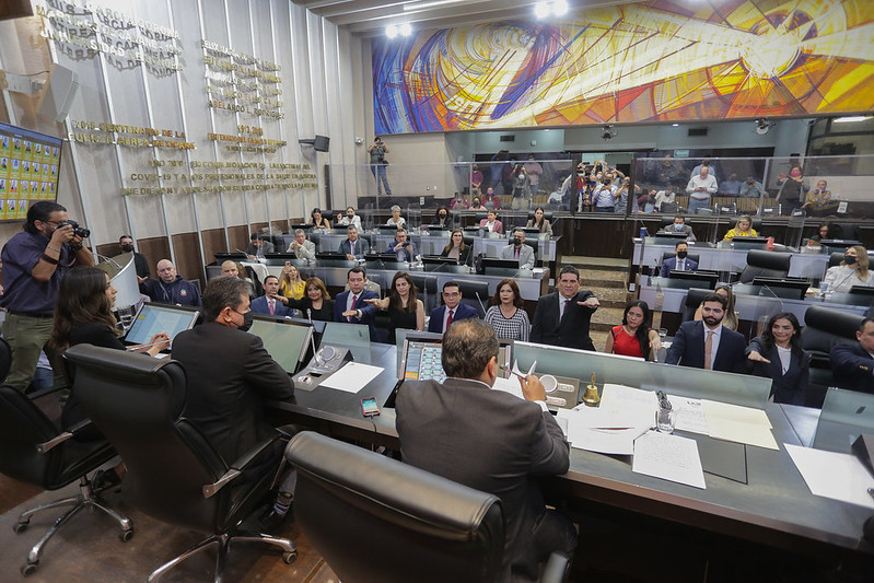 Rinden protesta nuevos funcionarios del Poder Legislativo