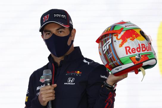 ‘Checo’ Pérez asegura que todos en Red Bull quieren que gane el GP de México