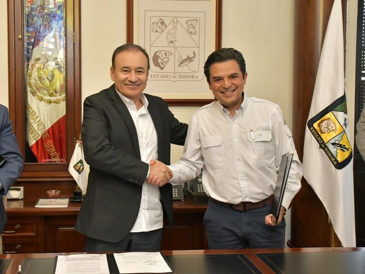 Gobierno de Sonora e IMSS firman convenio para abatir rezago de médicos especialistas