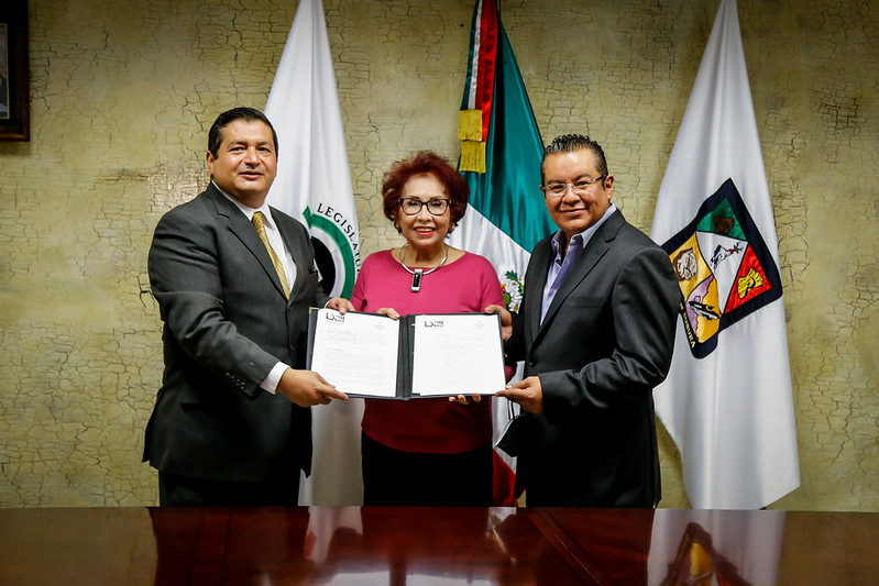 Firma Poder Legislativo convenio con el ICATSON