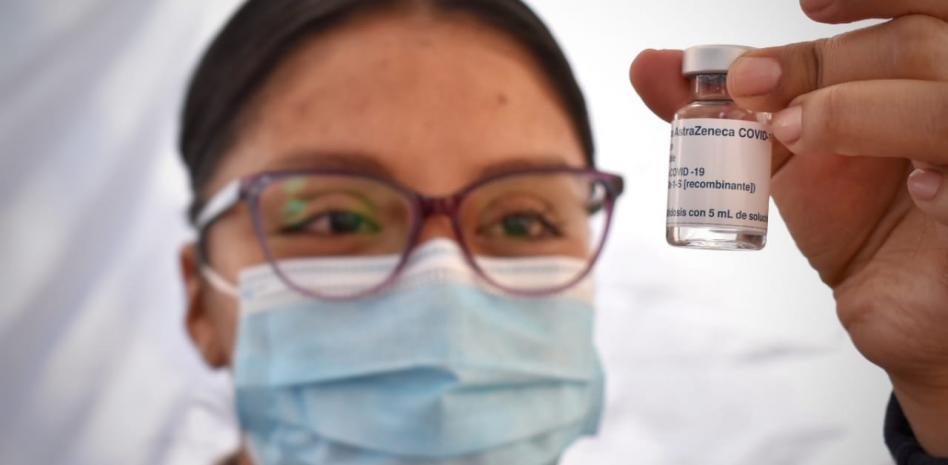 Personal de salud ha comenzado a recibir tercera dosis de refuerzo