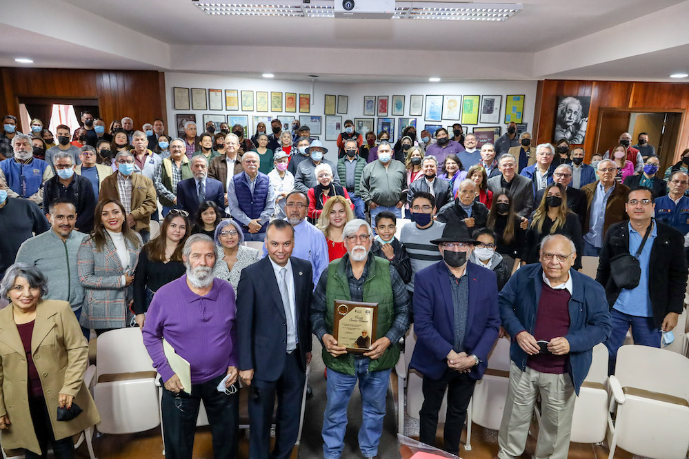 UES y Unison rinden homenaje al maestro Vicente Carrión