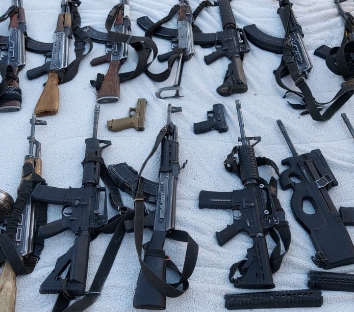 Asegura Policía Estatal y SEDENA a grupo de personas armadas en Altar