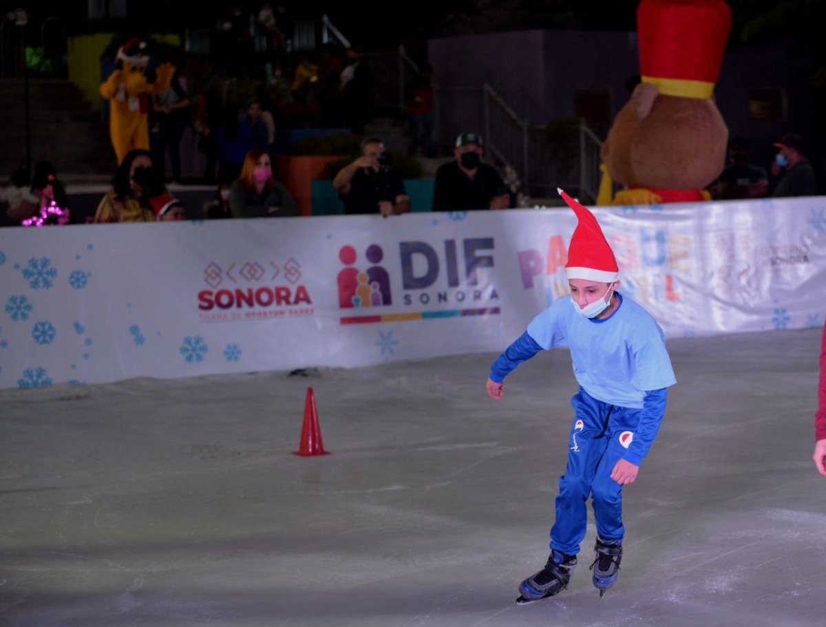 Se amplía una semana más la pista de hielo en el Parque Infantil