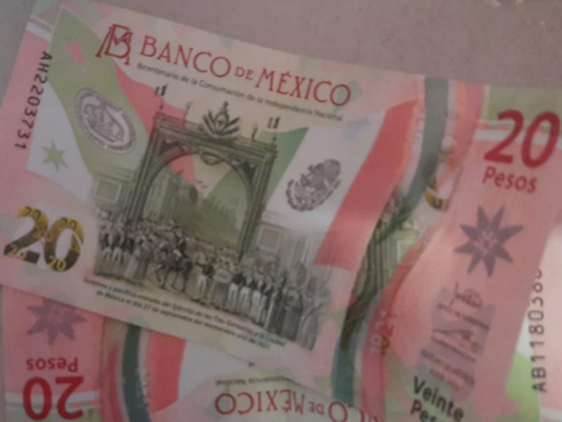 Retrocede el peso tras nuevas sanciones a Rusia