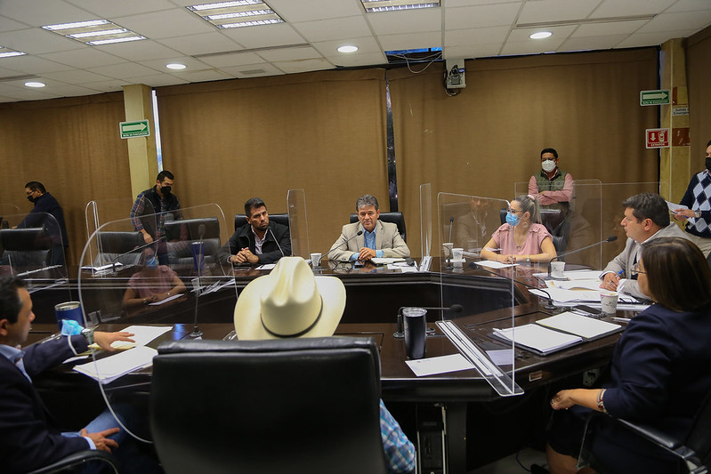 Dictaminan iniciativa sobre cambios en el Poder Ejecutivo estatal