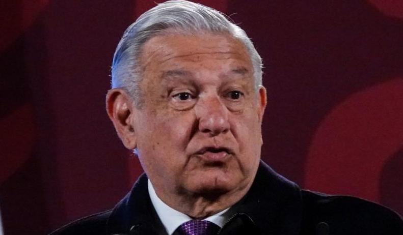 AMLO revela carta en la que pide al INAI informar ingresos de Loret de Mola y familiares