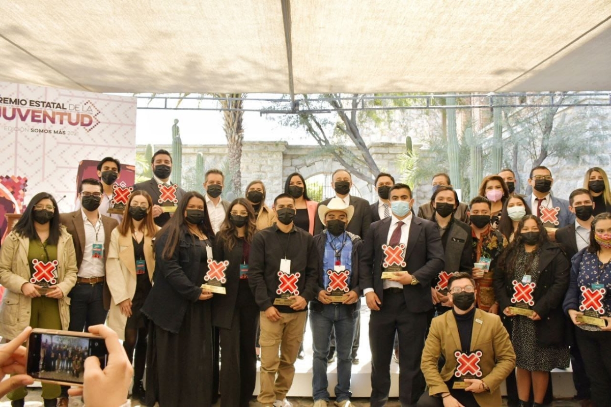 Entrega gobernador Alfonso Durazo Premio Sonorense de la Juventud 