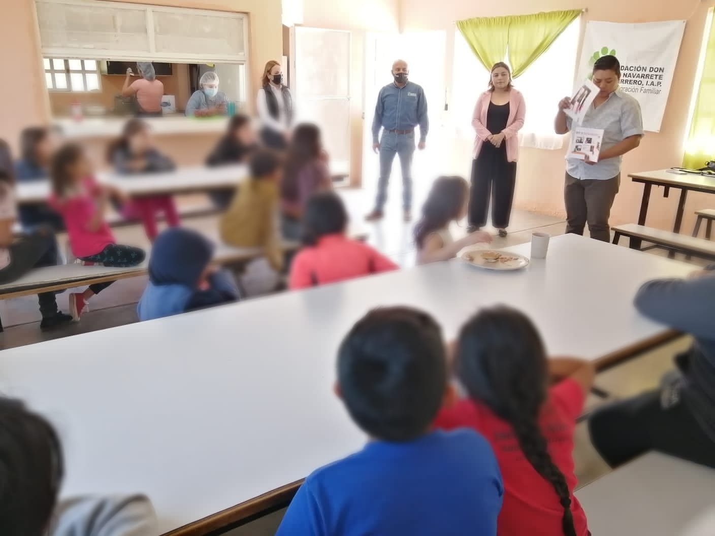 Orientan sobre prevención de delitos a niñas y niños del desayunador de Fundación Navarrete