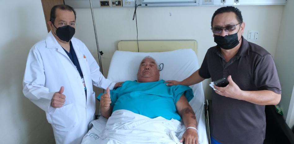 Especialistas del IMSS salvan ojo de aficionado agredido en estadio de Querétaro