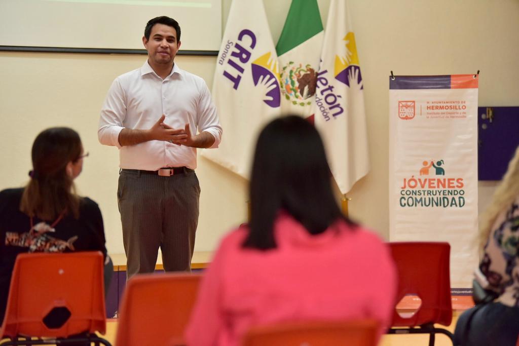 Capacitan a jóvenes emprendedores Capacitan a jóvenes emprendedores