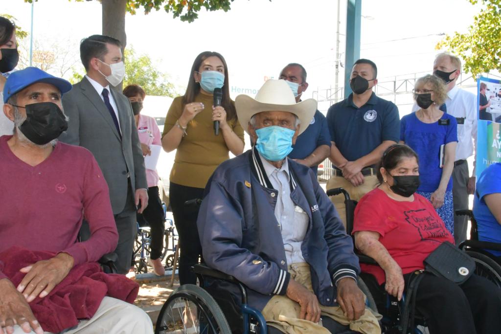 Entrega DIF Hermosillo las primeras de 320 sillas de ruedas donadas por organización religiosa