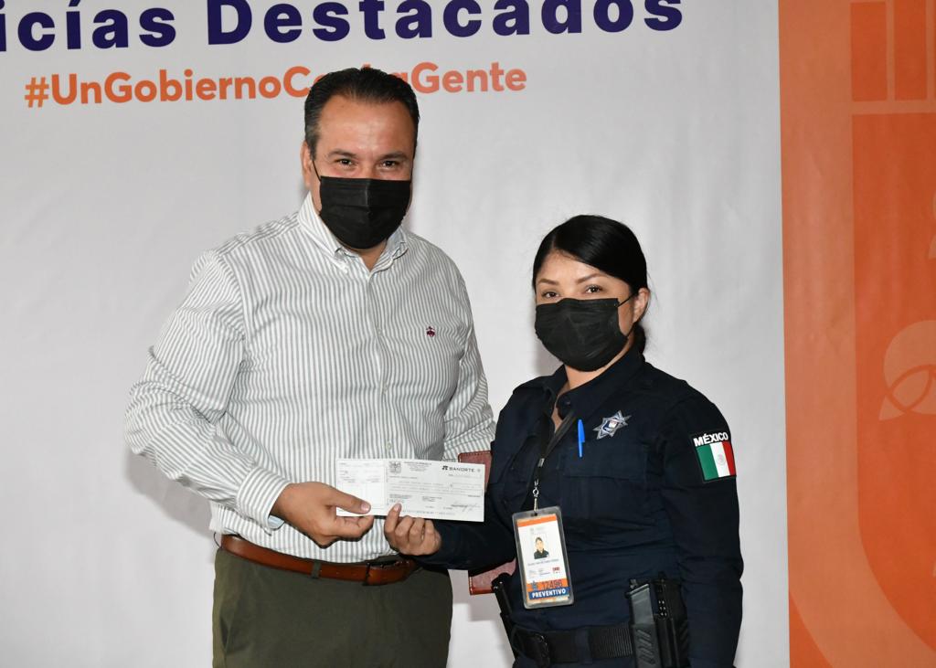 Entregó Toño Astiazarán estímulos a policías destacados por su labor en enero y febrero