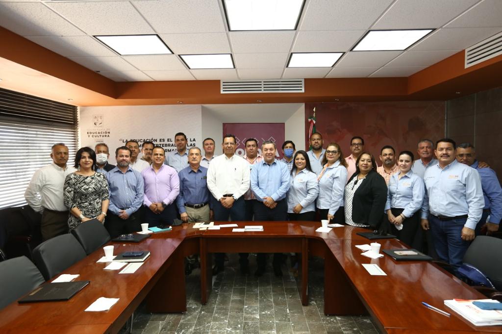 Coordinarán esfuerzos SEC y SNTE 54 para fortalecer la escuela pública: Aarón Grageda