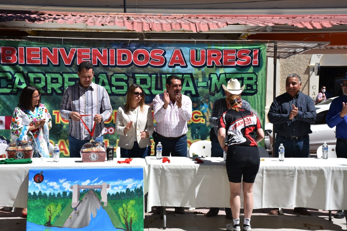 Impulsa UTH educación integral de jóvenes sonorenses