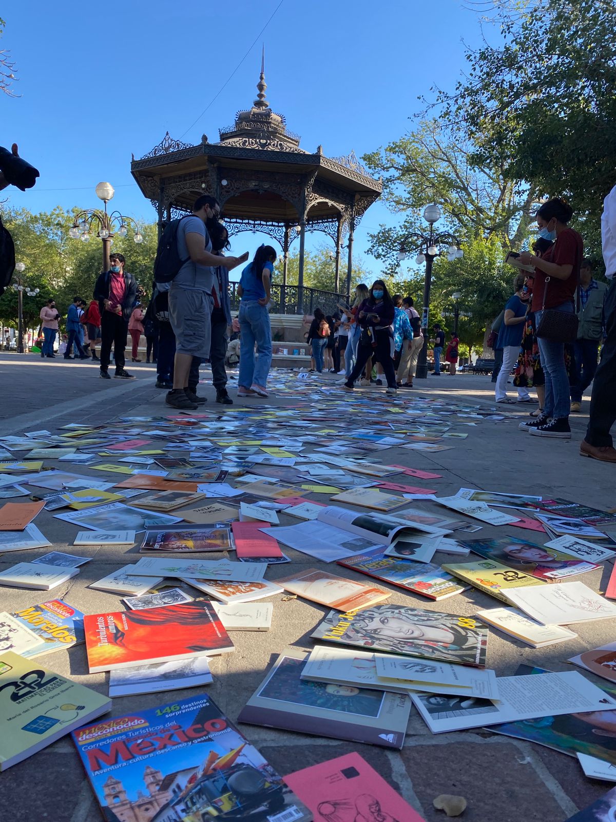 Inunda “Río de Libros” a Hermosillo Inunda “Río de Libros” a Hermosillo