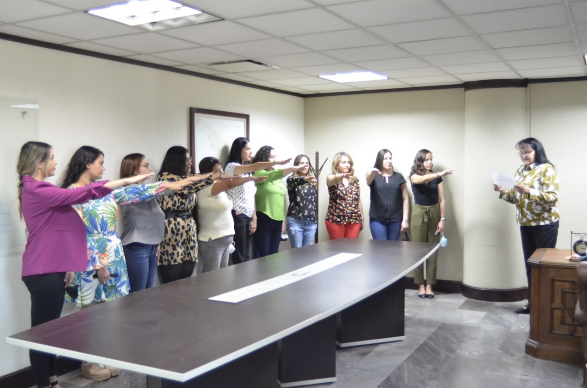 Toma Fátima Rodríguez protesta a integrantes del Comité para prevenir y atender el hostigamiento y acoso sexual en Sagarhpa