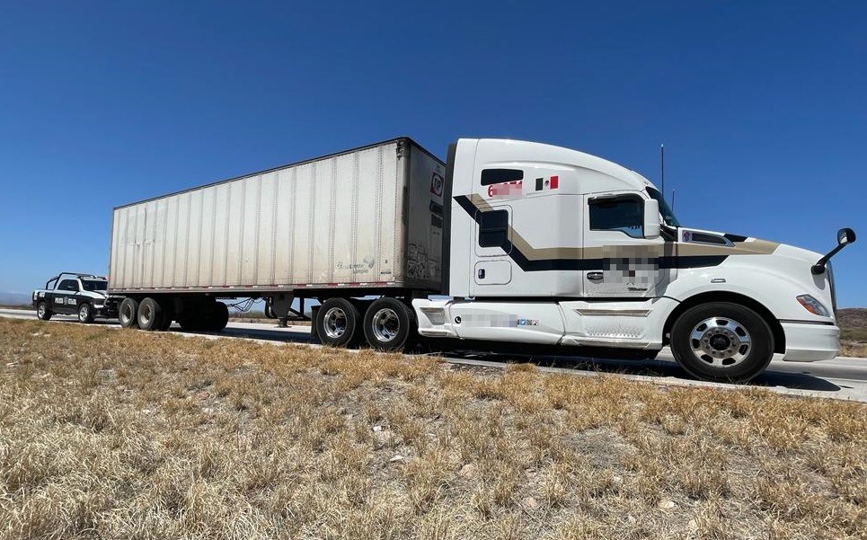 Recupera Policía Estatal tráiler robado en las inmediaciones de la carretera Guaymas-Hermosillo