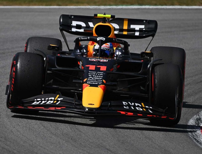Verstappen gana en España; ‘Checo’ es segundo