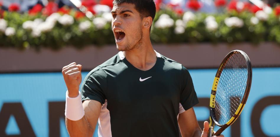 Carlos Alcaraz elimina a Novak Djokovic en semifinal épica