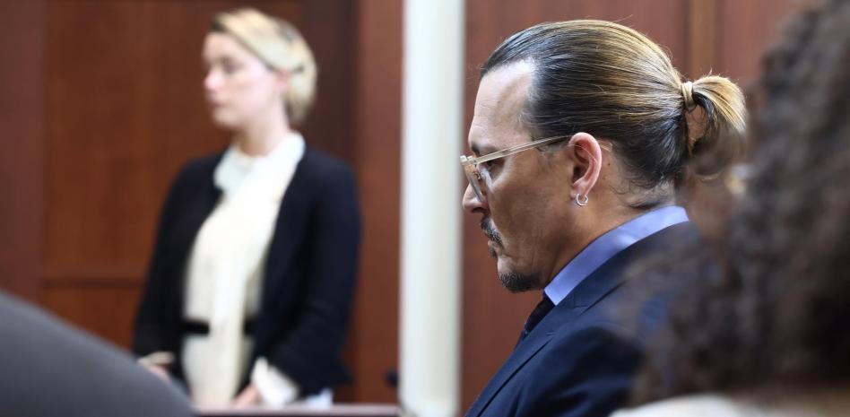 Amber Heard asegura que Johnny Depp le pegó por celos de James Franco
