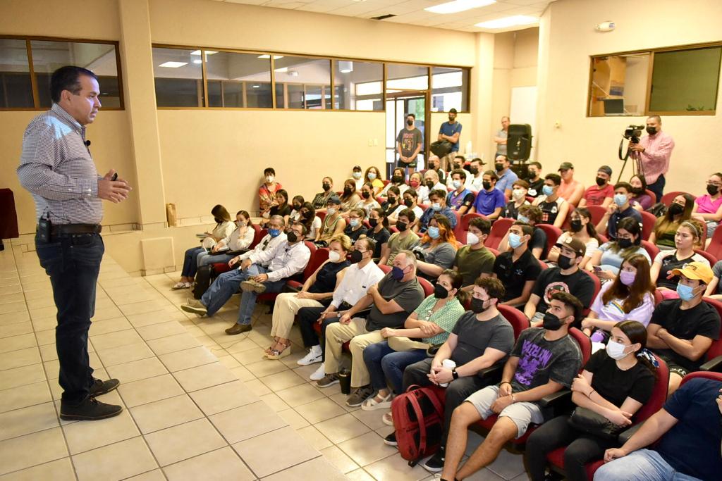 Comparte Toño Astiazarán visión de su gobierno con la comunidad de posgrado del ITH Comparte Toño Astiazarán visión de su gobierno con la comunidad de posgrado del ITH