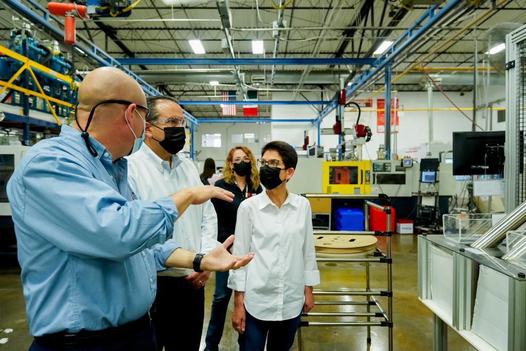 Recorre Toño Astiazarán planta New Concept Technology