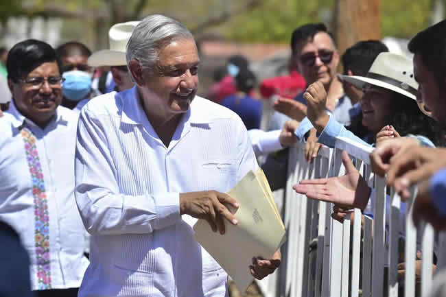 Estudiantes piden a AMLO mayores oportunidades para ingresar a UNISON