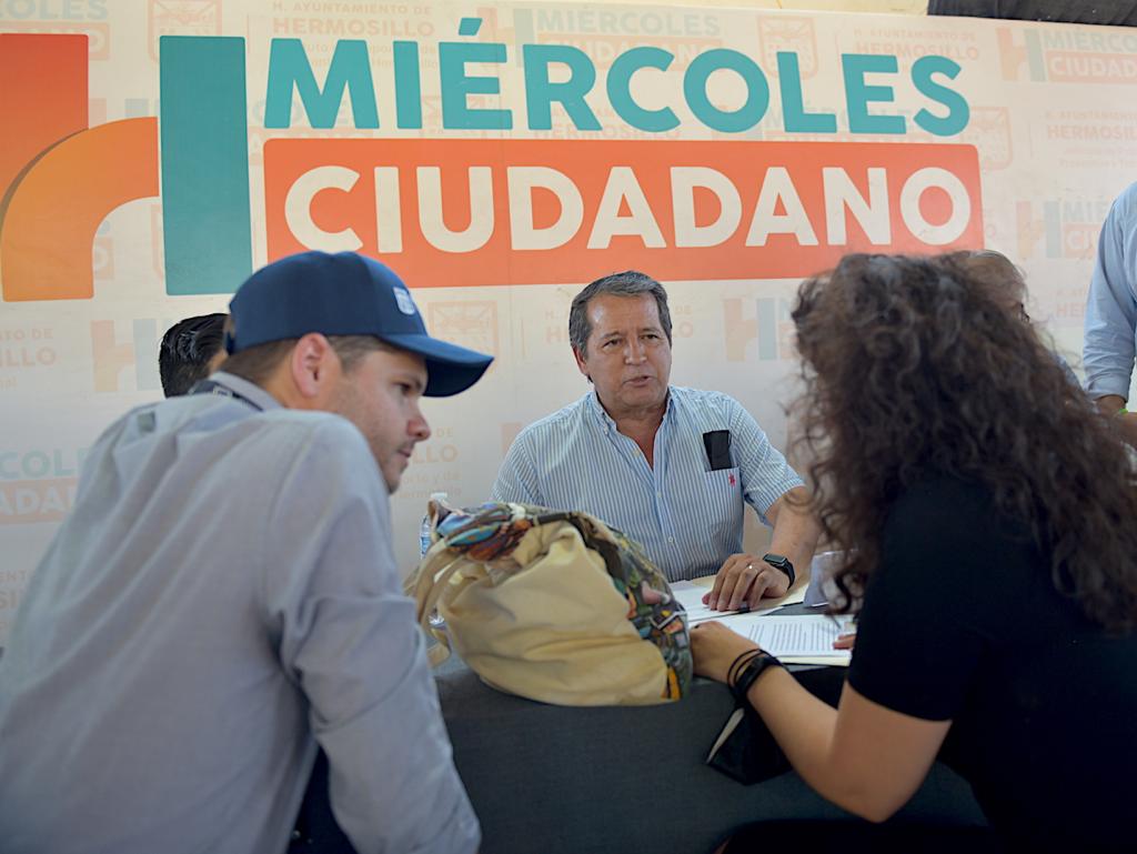 Familias de la colonia Pedregal de la Villa acuden a Miércoles Ciudadano