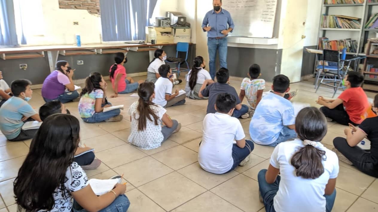 Docentes de Inglés y de atención a la población migrante recibirán histórico aumento salarial