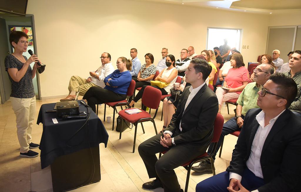 Gobierno Municipal presenta Hermosillo Conecta en CANACO