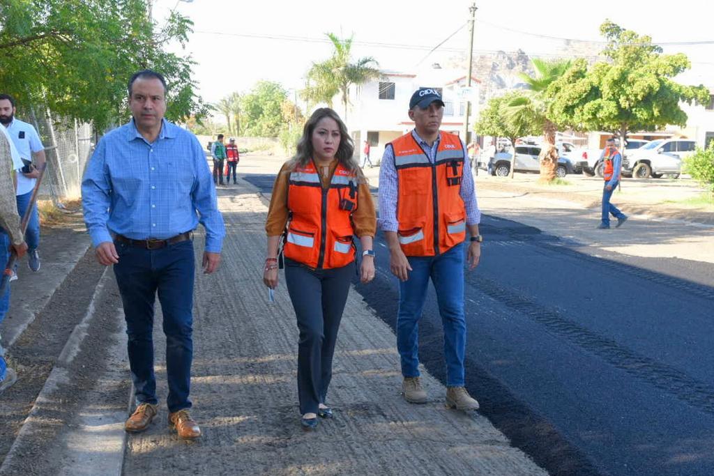 Supervisa Toño Astiazarán recarpeteo de calle en La Verbena