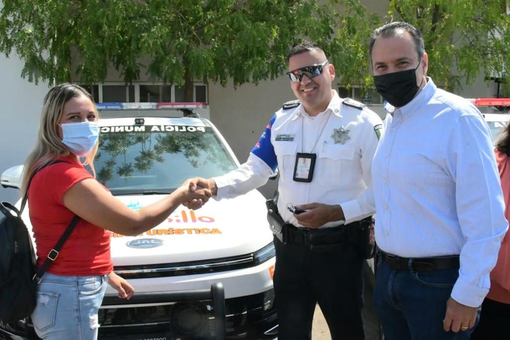 Toño Astiazarán entrega 9 patrullas eléctricas más a la ciudadanía de Hermosillo
