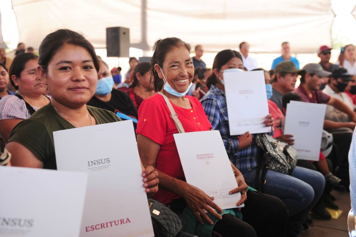 Beneficiamos a más de 70 mil familias con escrituras gratuitas: Alfonso Durazo Beneficiamos a más de 70 mil familias con escrituras gratuitas: Alfonso Durazo