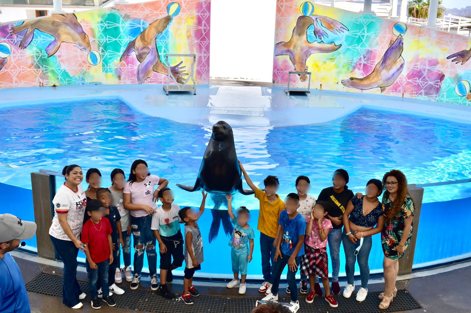 Se beneficia a niñas y niños de Guaymas Norte con actividades de recreación social en Delfinario