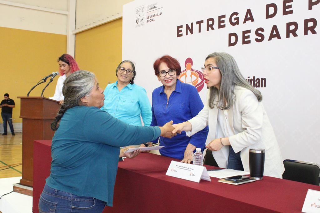 Consolidación de programas sociales implica pasar de lo asistencial al ejercicio de derechos: Wendy Briceño