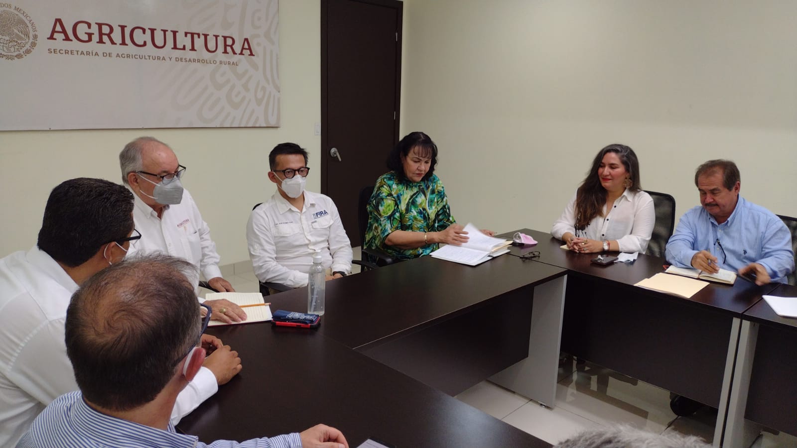 Secretaría de Agricultura y Agroson analizan avance de programa para el financiamiento de pequeños productores