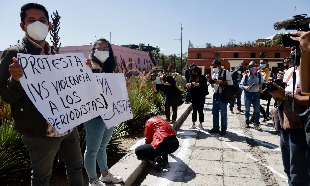 Demócratas amargan gira de AMLO: condenan asesinatos de periodistas en México