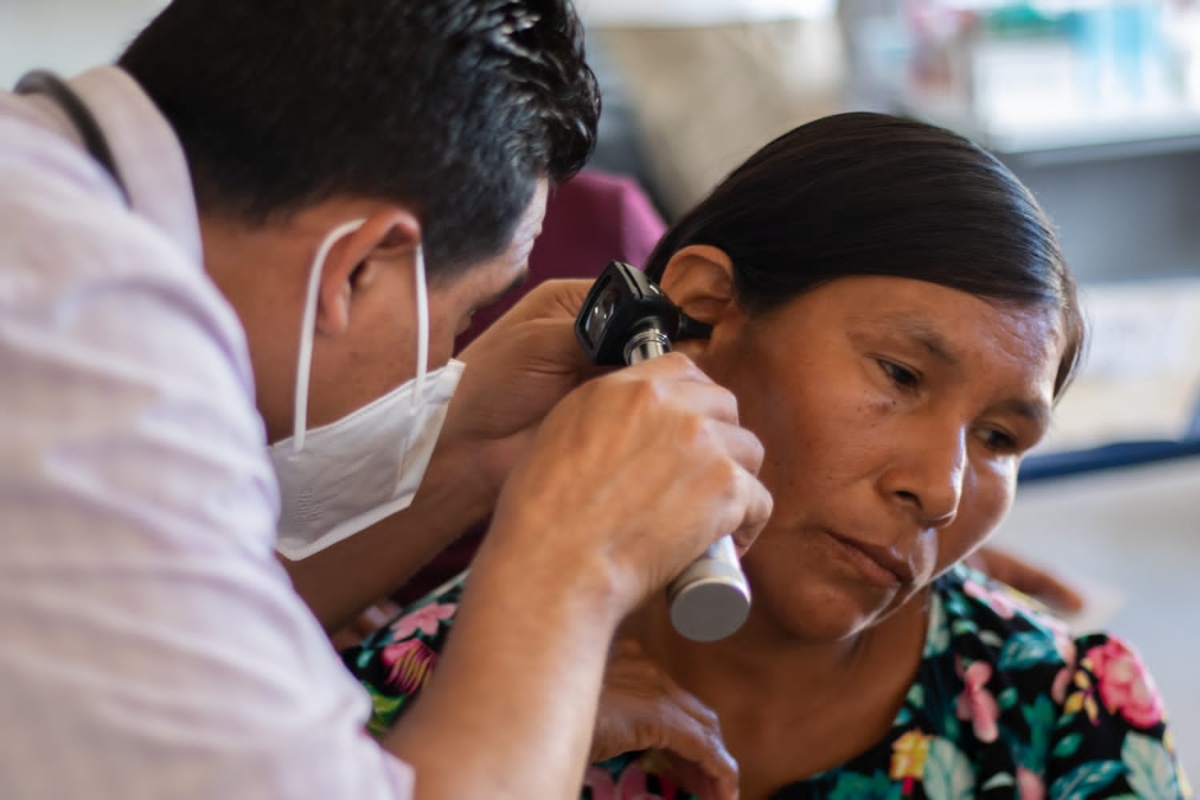 Llegan servicios de salud al pueblo guarijío en la comunidad de Los Bajíos