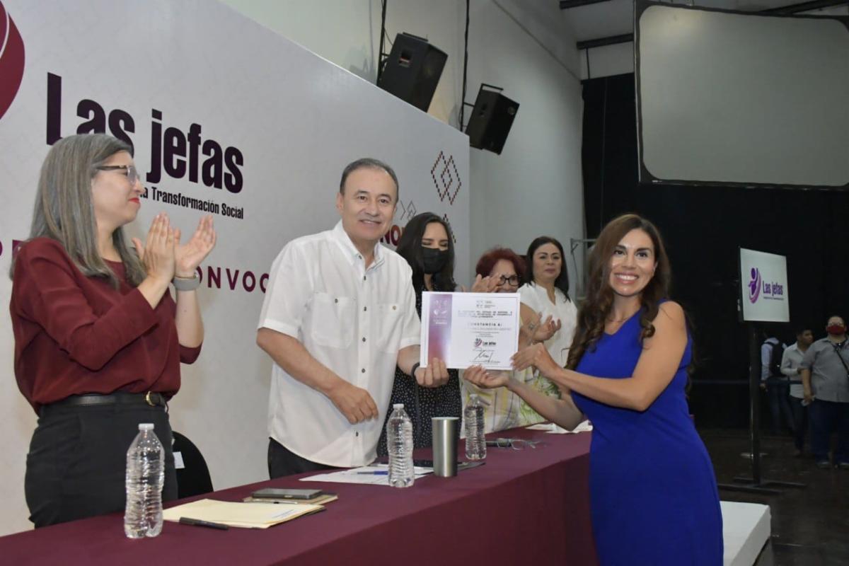 Asume gobernador Alfonso Durazo compromiso de apoyar a más jefas de familia de Sonora