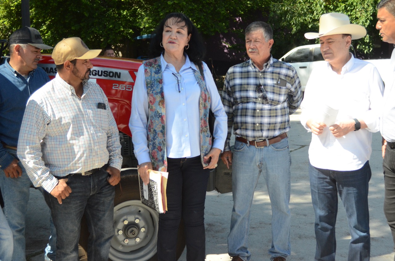 Entrega Secretaría de Agricultura maquinara agrícola a productores de la sierra