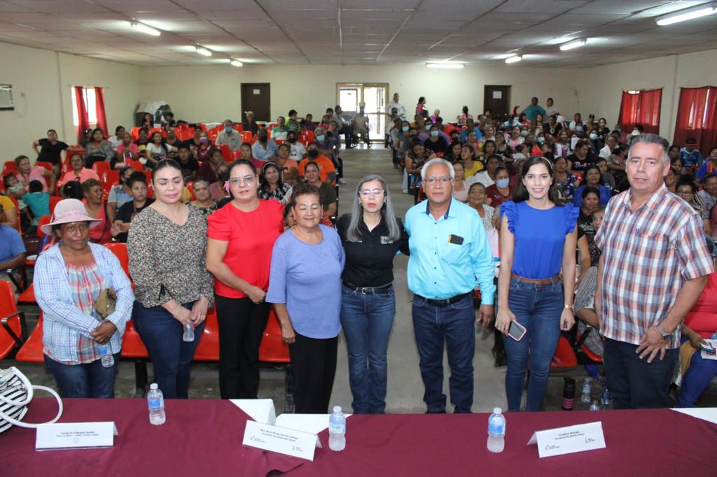 Sedesson entrega 138 paquetes escolares y mil 213 tarjetas bancarias de programas sociales Sedesson entrega 138 paquetes escolares y mil 213 tarjetas bancarias de programas sociales