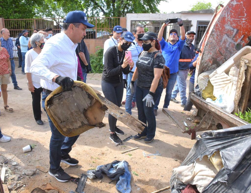 Encabeza Toño Astiazarán jornada de salud y descacharre en la colonia Solidaridad